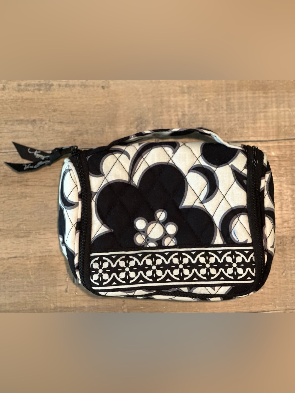 Vera Bradley, excellent condition, never used, hanging cosmetic case